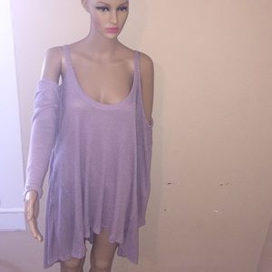 🌈Handkerchief -hem cold shoulder top 💕💕💥